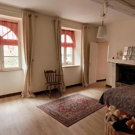 Casa de Férias Chaleureux Cottage In Sainte-Suzanne Sainte-Suzanne (Mayenne)