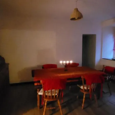 Chaleureux Cottage In Sainte-Suzanne Casa de Férias *